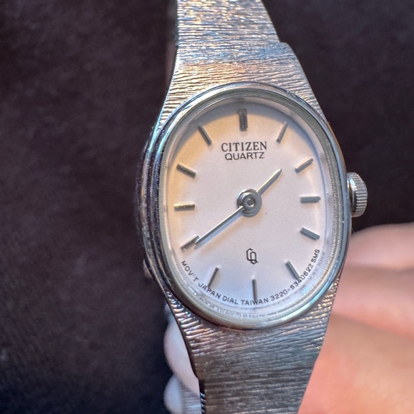 Citizen Silver Smartwatch with Classic Design - Picture 4 of 6